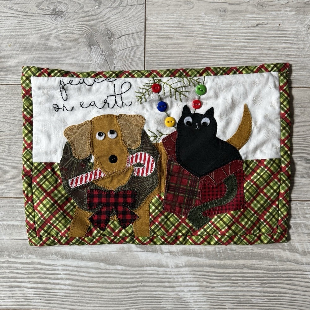 Handmade Christmas Wall Hanging Quilted Dog Black Cat Red Green Peace On Earth